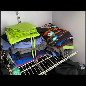 Women’s scrub tops & bottoms 33 pairs! Size XS & S
